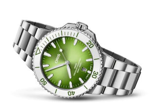 Oris - 01 733 7787 4137-07 8 22 04PEB  Aquis Date 43.5 Taste of Summer Watermelon Green