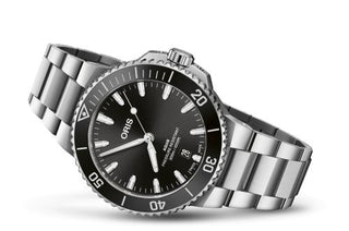 Oris - 01 733 7787 4154-07 8 22 04PEB  Aquis Date 43.5 Stainless Steel / Black / Bracelet