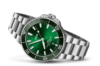 Oris - 01 733 7787 4157-07 8 22 04PEB  Aquis Date 43.5 Stainless Steel / Green / Bracelet