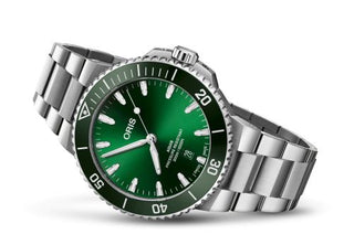 Oris - 01 733 7789 4157-07 8 23 04PEB  Aquis Date 43.5 Stainless Steel / Green / Bracelet