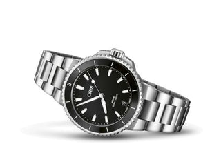 Oris - 01 733 7792 4154-07 8 19 05P  Aquis Date 36.5 Stainless Steel / Black / Bracelet