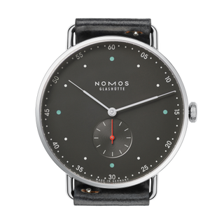 Nomos Glashütte - 1111  Metro 38 Stadschwartz