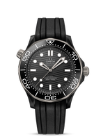 Omega Seamaster Diver 300M Master Co-Axial 44 Chronograph Stainless Steel / Sedna Gold / Black / Rubber (210.92.44.20.01.001)