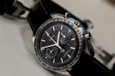 Omega - 304.33.44.52.01.001  Speedmaster Moonphase Chronograph Master Chronometer Stainless Steel / Black