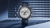 Omega - 304.93.44.52.99.004  Speedmaster Moonphase Chronograph Master Chronometer Platinum / Silver / Diamond